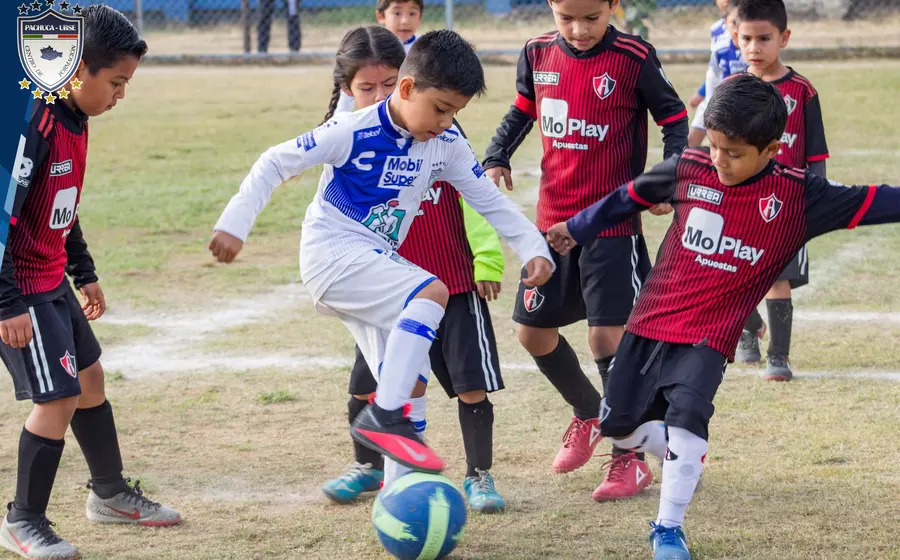 niños_jugando_fut