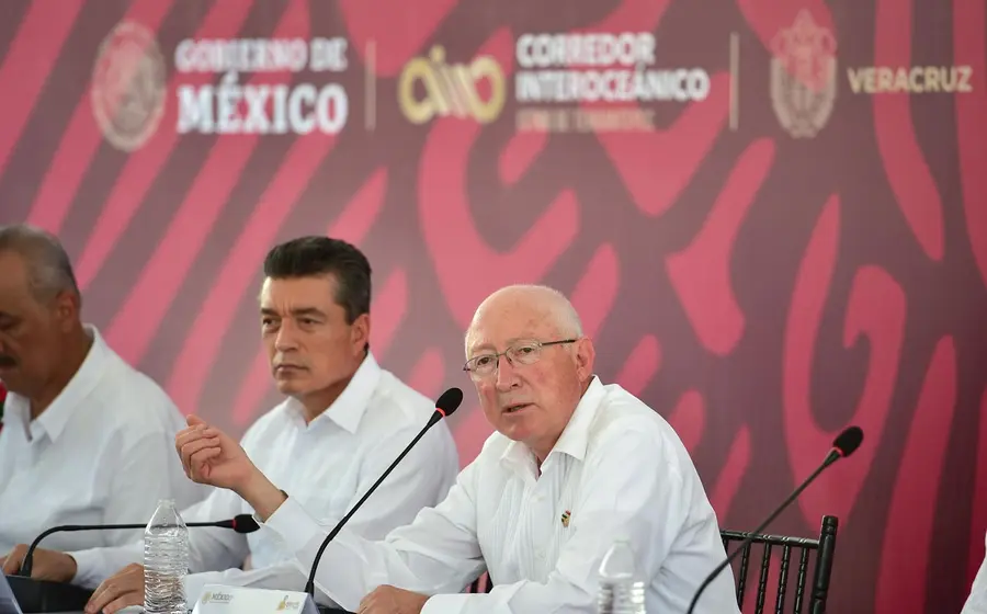 ken-salazar-hablando
