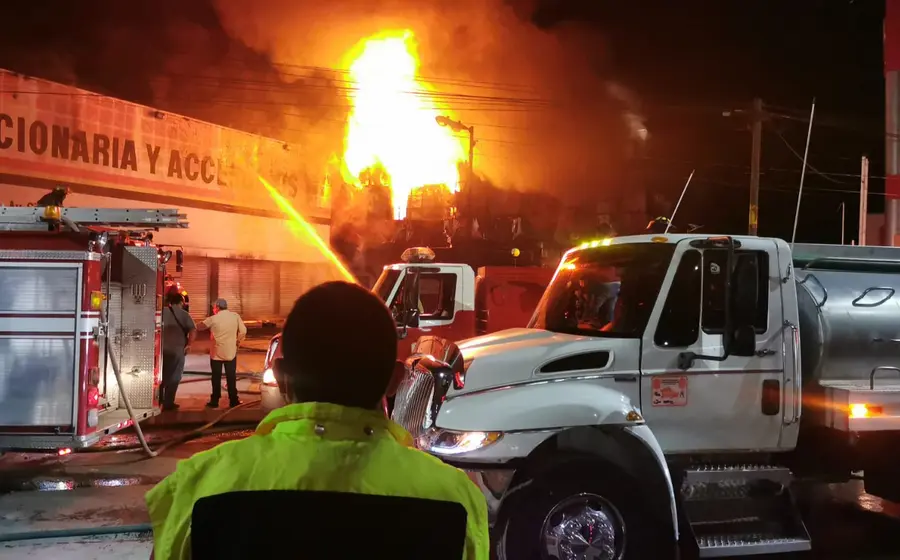 Incendio_en_llantera_de_oaxaca