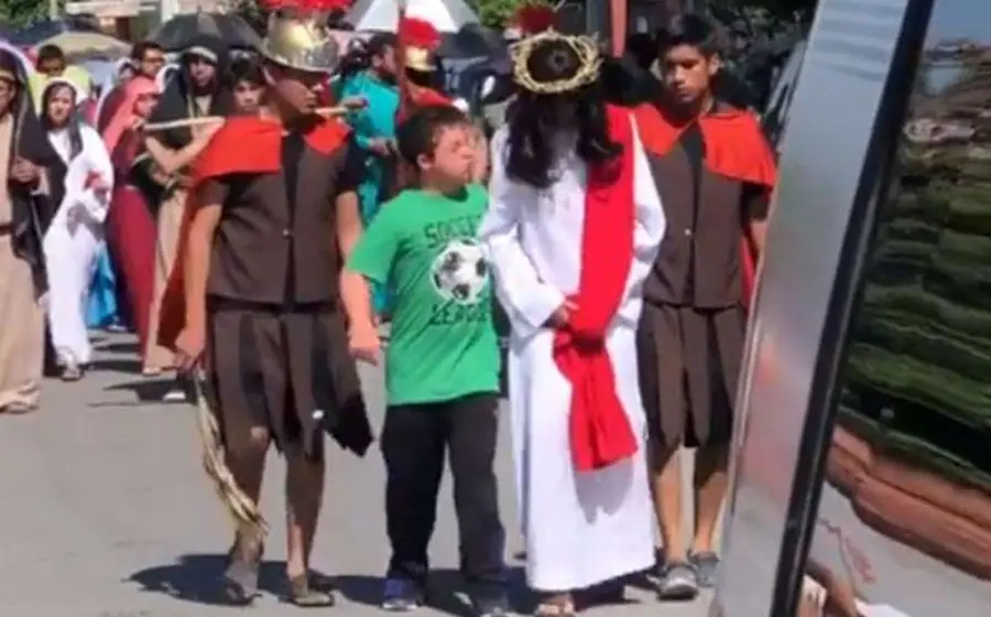 Niño y Jesús de Nazaret