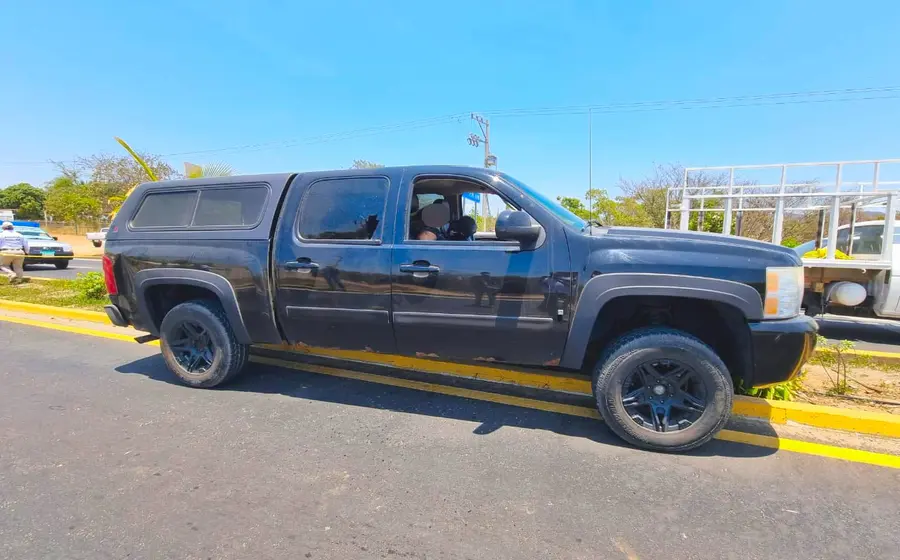 camioneta-negra 