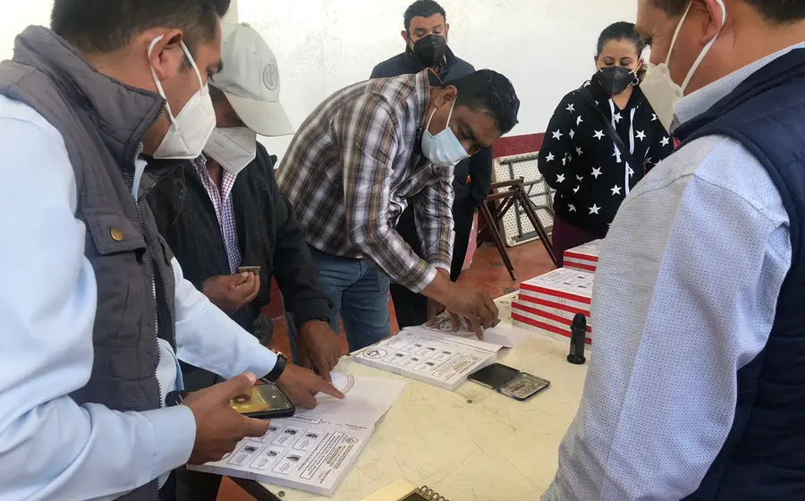 ciudadanos-votando