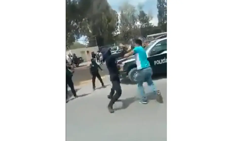 Riña con policía