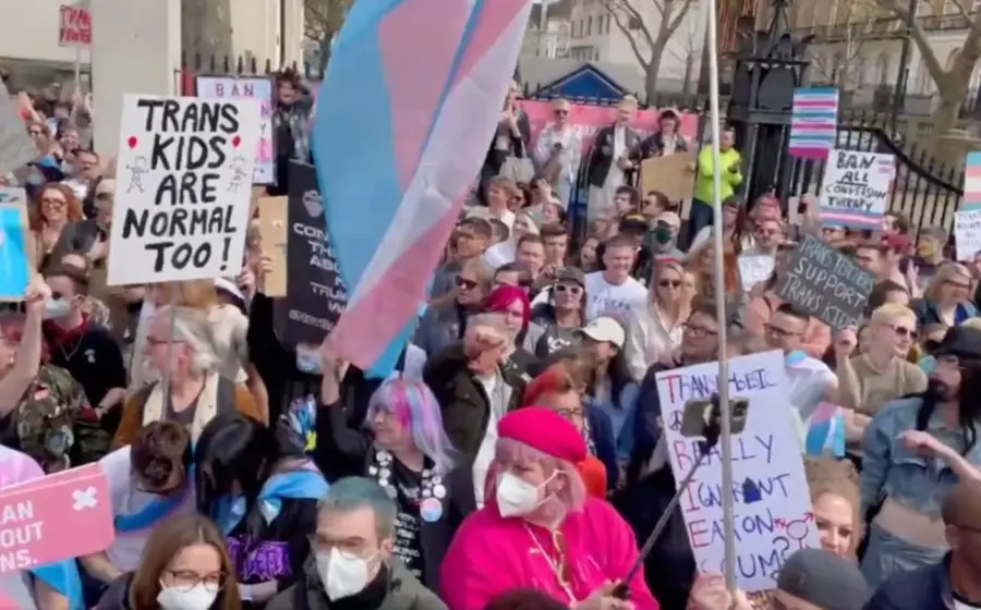personas-trans-protestando
