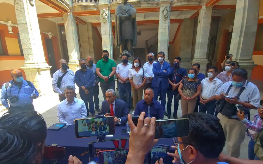 rector-de-la-uabjo-y-personas