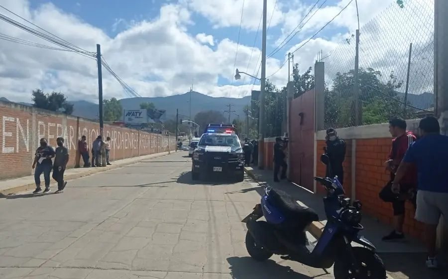 calle-de-oaxaca-policias 