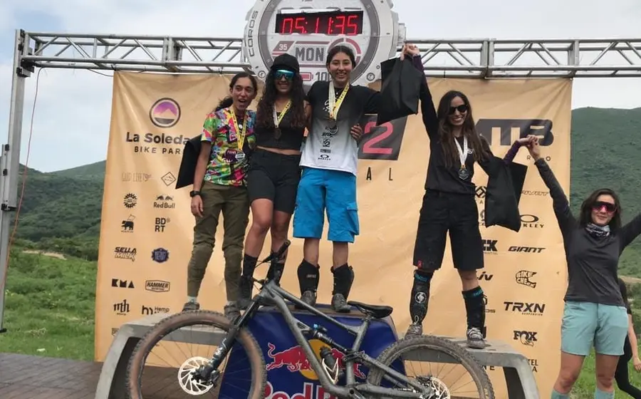 La juvenil oaxaqueña Cecilia Ochoa subió a lo más alto del podio en la categoría open woman