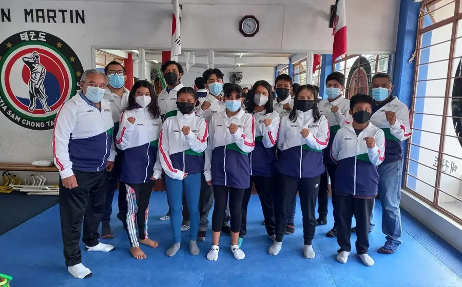 Uniformaron a los seleccionados estatales de Taekwondo
