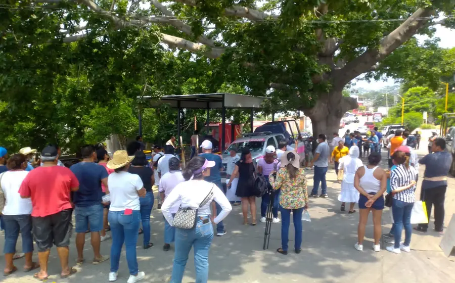abigail-protesta-familiares
