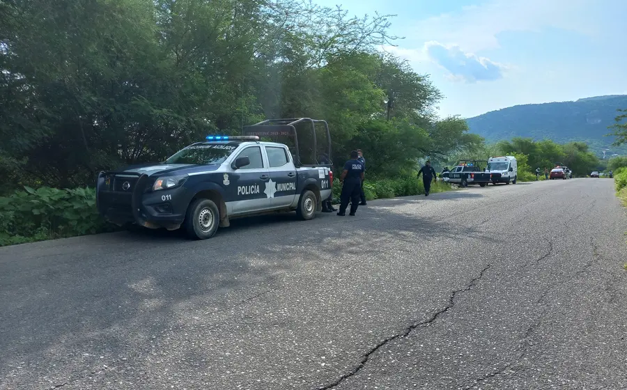 policías_junto_a_carretera