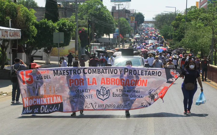 maestros_marchando