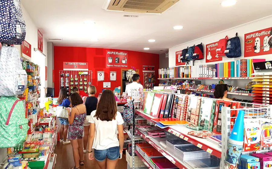 familia_comprando_utiles