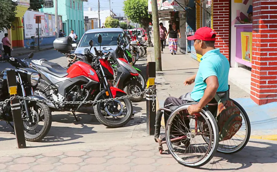 hombre-en-silla-de-ruedas 