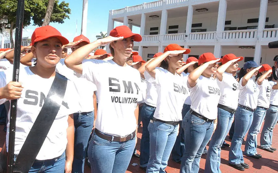 Mujeres en el servicio militar nacional