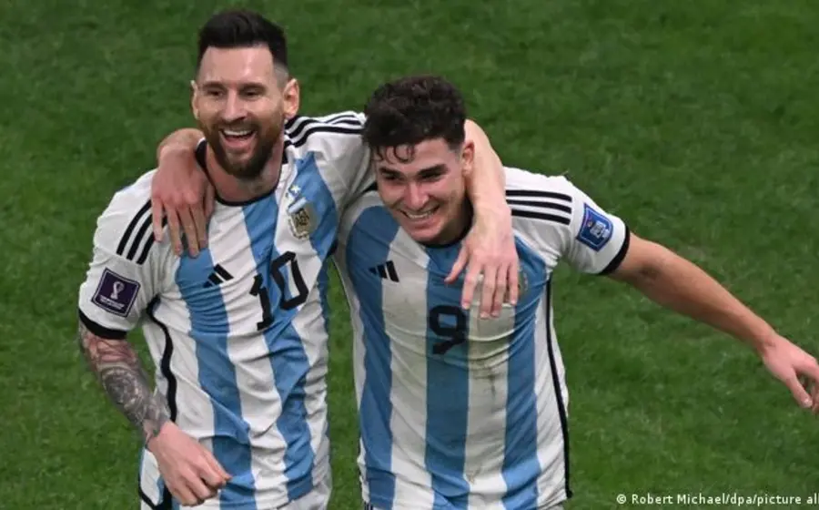 Messi anotó el primer tanto de tiro penal.