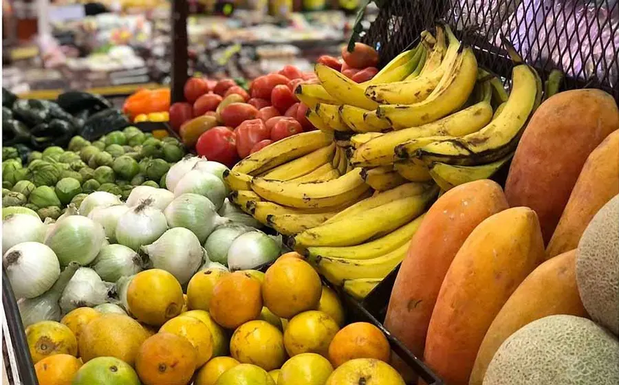 Profeco informa de los lugares con los precios de la canasta básica más accesibles y más costosas por regiones en el país.