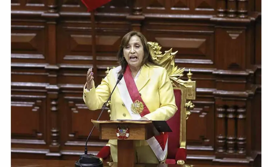 Dina Boluarte, de 60 años de edad, se desempeñaba como vicepresidenta en el gobierno de Castillo y hasta hace poco ocupaba el cargo de ministra de Desarrollo e Inclusión Social.