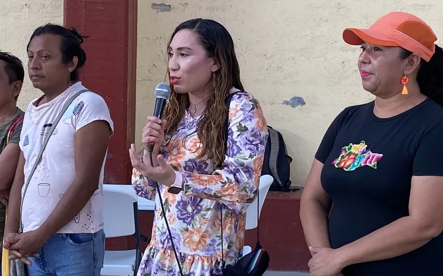Personalidades en la ceremonia de bienvenida en San Blas Atempa.