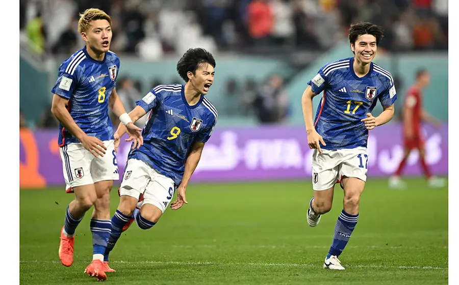 Japón remontó y ganó 2-1 a España, en Doha.
