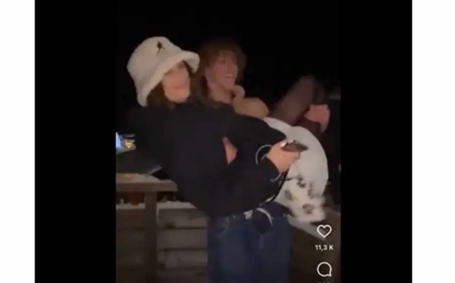 Los hechos ocurrieron durante una fiesta cuando a un joven se le hizo muy gracioso arrojar a su amiga por el balcón de un tercer piso.