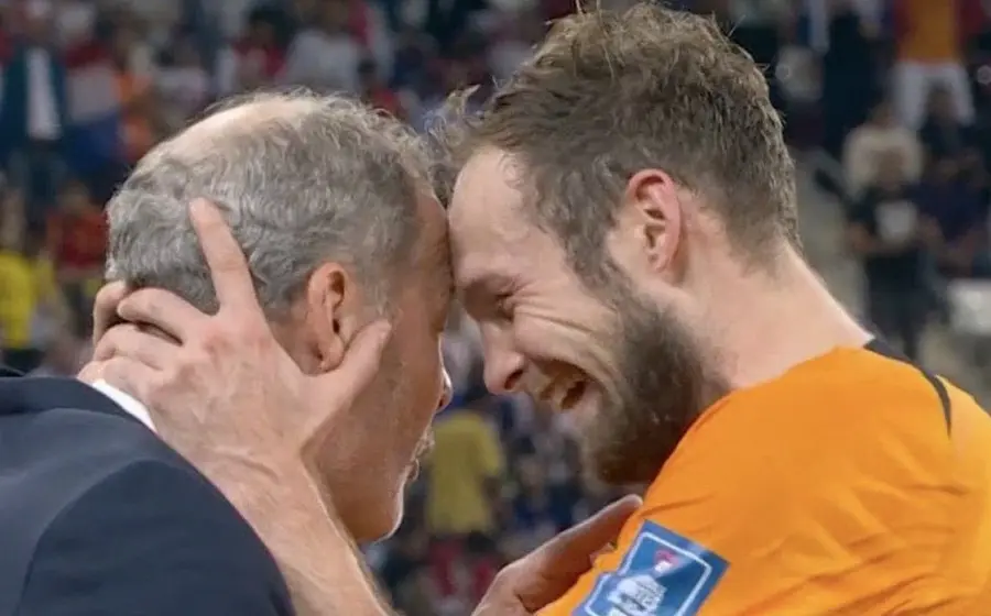 jugador-abraza-persona