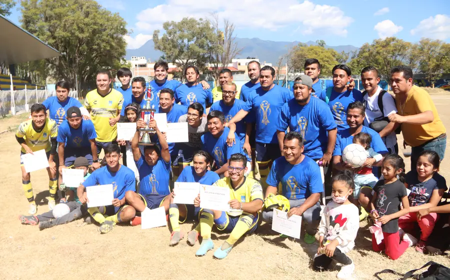 Tigres del STEUABJO se proclamó campeón de la Liga Mejor Futbol de Oaxaca.