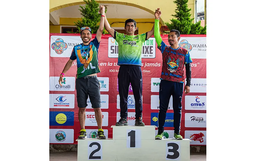 Salvador Altamirano, de Santa María Yavesía, Oaxaca requirió de un tiempo de 14 horas con 16 minutos y 54 segundos, para proclamarse campeón de los extenuantes 100 kilómetros.
