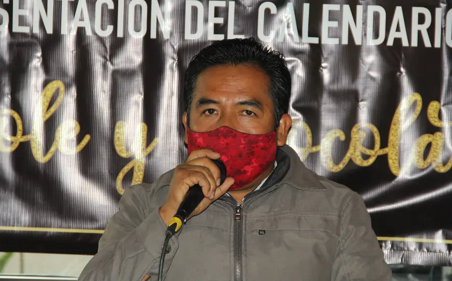 hpmbre-con-microfono