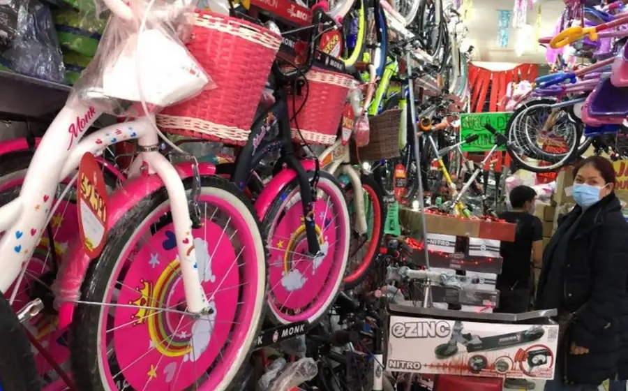 En el caso de triciclos, bicicletas, patines, patinetas, avalanchas y patines del diablo requieren materiales de buena calidad, ya que se someten a actividad constante.