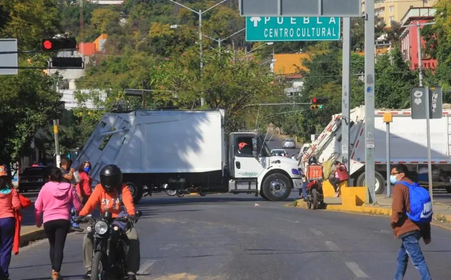 bloqueo-en-oaxaca-camiones