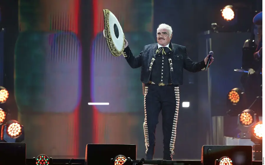 vicente-fernandez-en-escenario