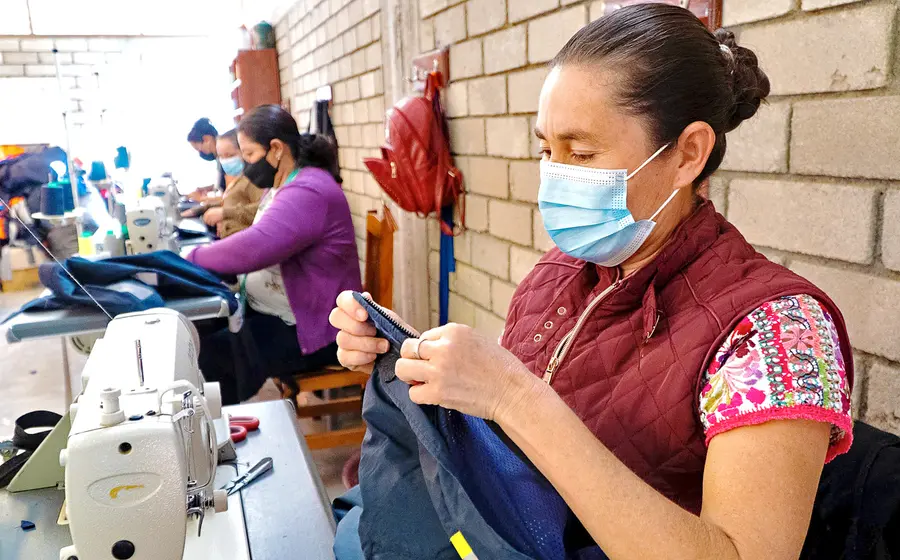 mujeres-trabajadoras-corte-y-confeccion