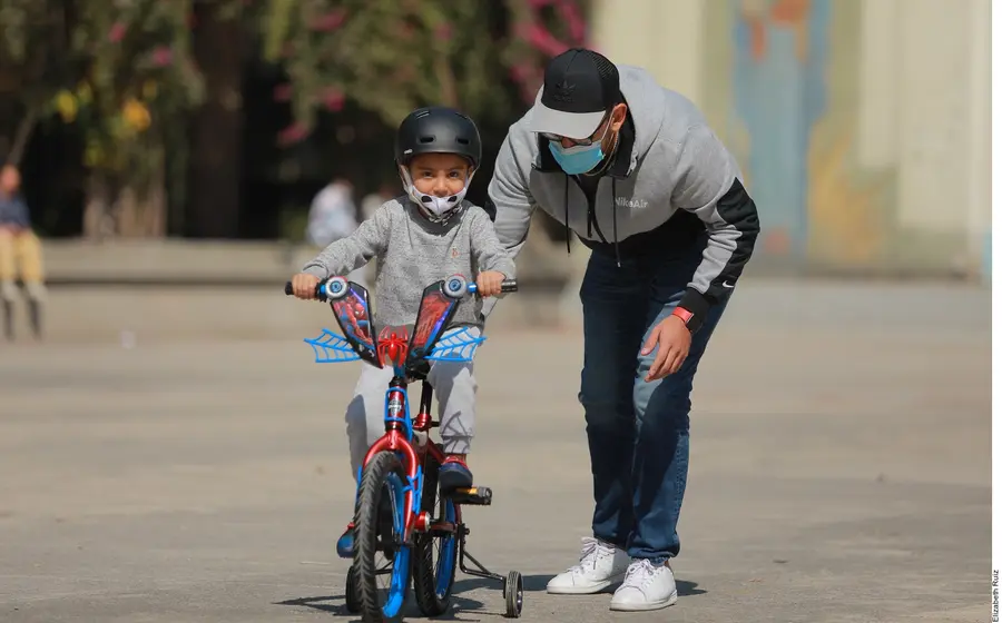 padre-e-hijo-en-bicicleta