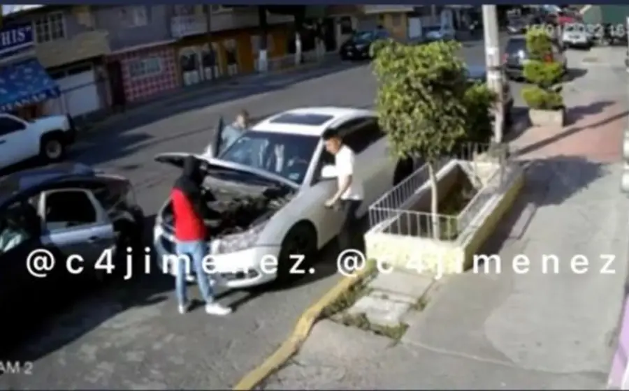 tres_ladrones_roban_autopartes