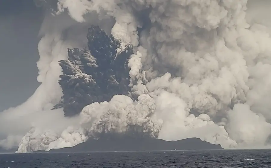 erupción volcán isla de Tonga
