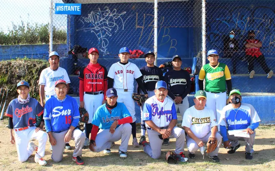 beisbolistas-de-oaxaca-posan-para-foto