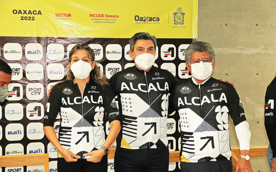 ciclistas-de-oaxaca-con-cubreboca