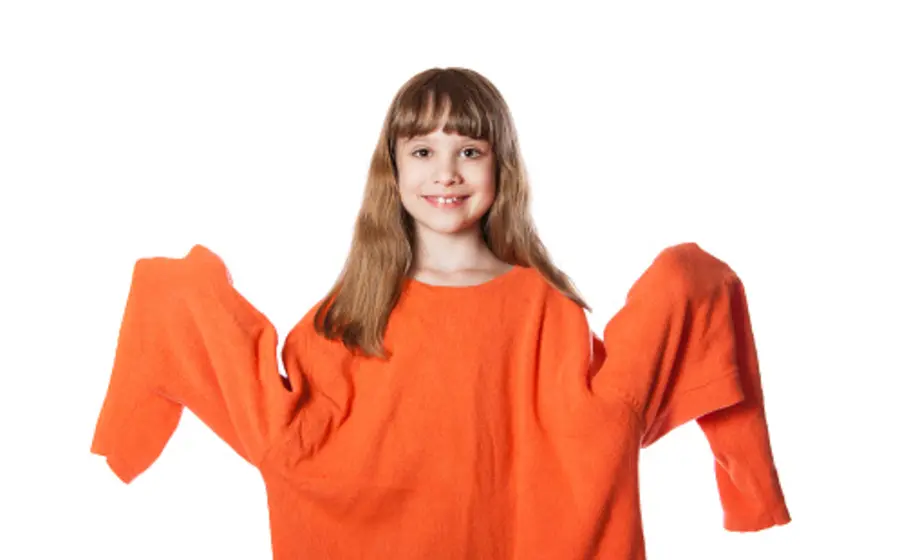 niña-pequeña-sueter-grande