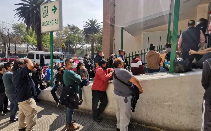 personas_esperan_atencion_medica