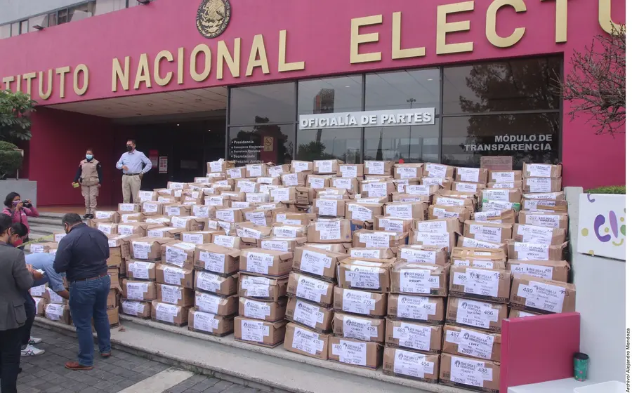 Paquetes de boletas en el INE