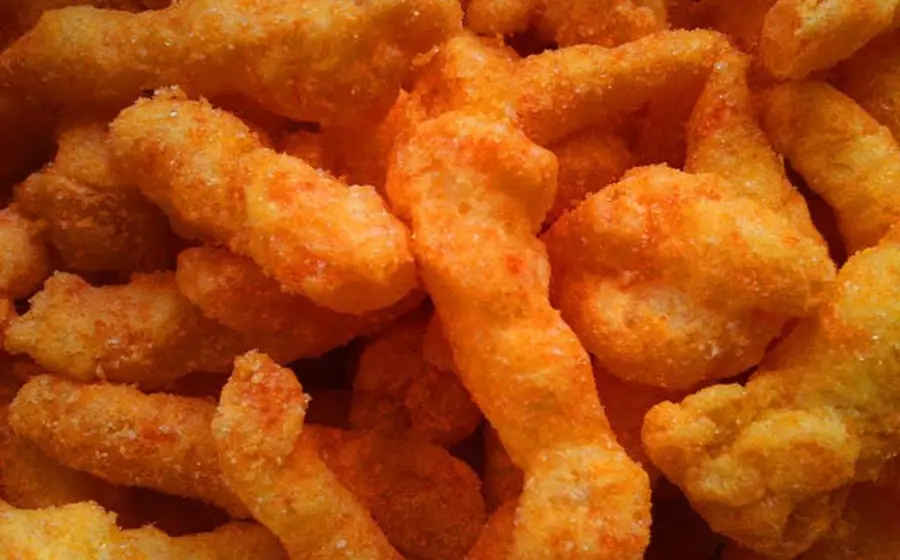 La botana es elaborada con sémola de maíz sabor a queso y chile, además de otros ingredientes presuntamente nocivos para la salud.