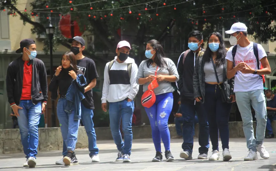 jovenes-caminando
