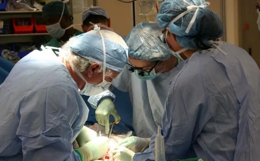 médicos_en_operacion