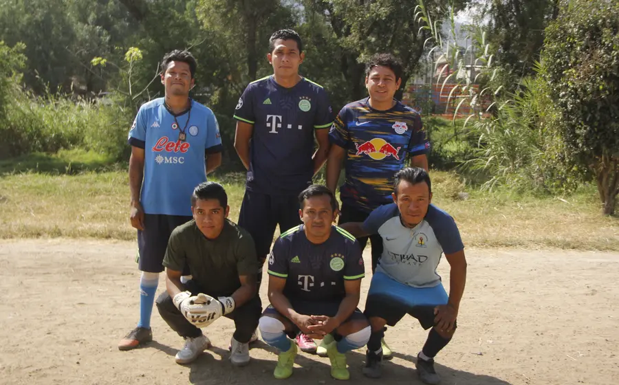 equipo-jovenes-futbol