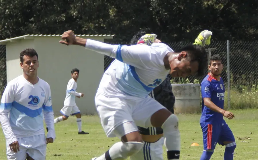 jugador-futbol-pelota