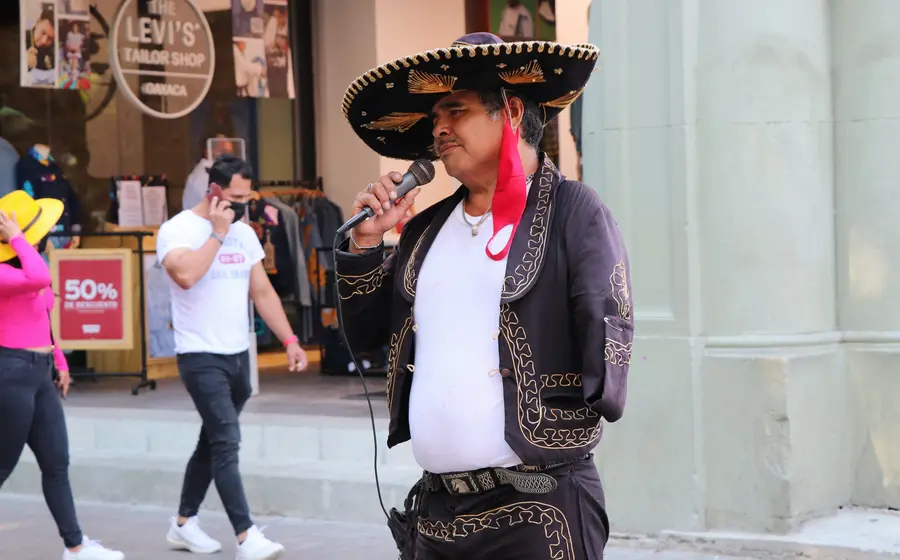 Lorenzo canta en Oaxaca