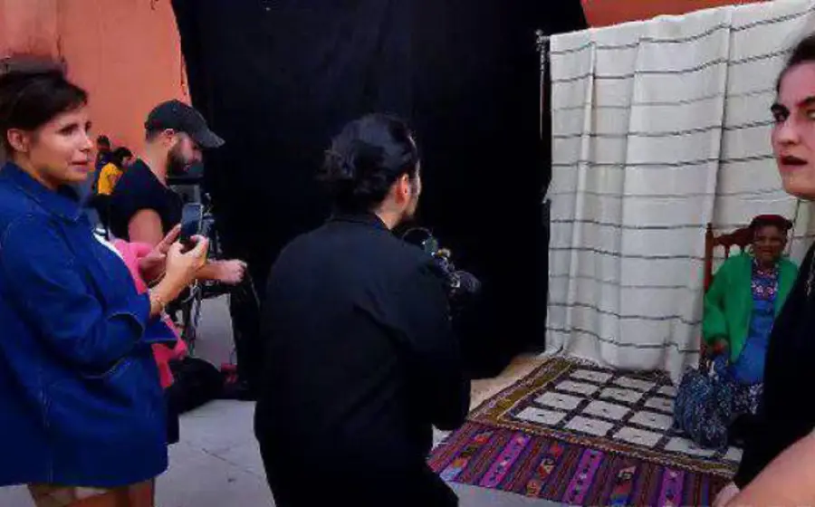 Personal de Sézane ofreció a mujeres indígenas que trabajan en el mercado de Teotitlán del Valle la cantidad de 200 pesos por participar en su campaña.