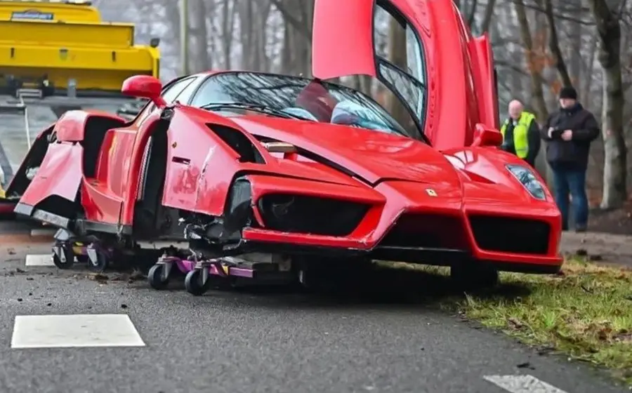 ferrari_enzo_chocado