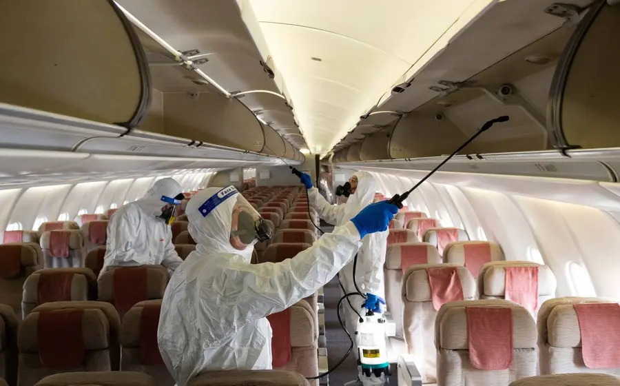 Médicos a bordo de un avión