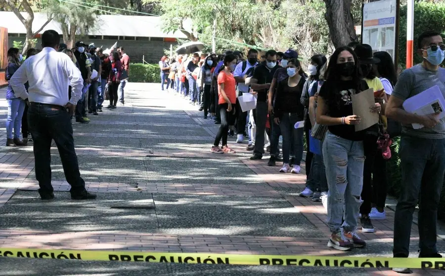 Fila de maestros